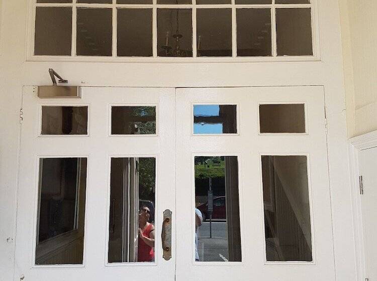 Apartment 9 Robertson Villas