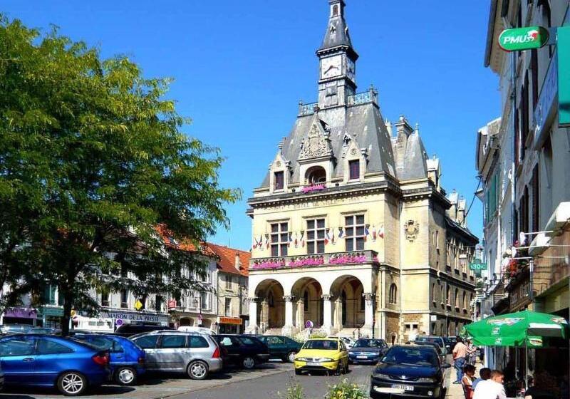 Отель Chambre A La Ferte