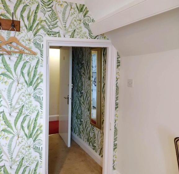 فندق Chough S Nest