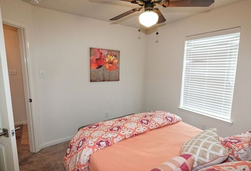 3bdrm 2bath 5beds   Iah Airport, Humble