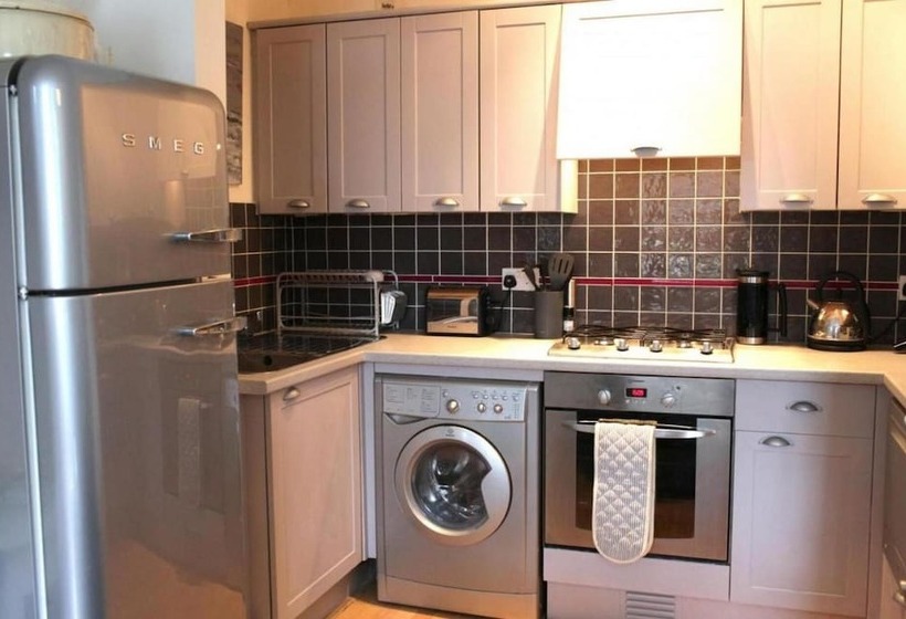 Trendy 2bd Flat In West Hampstead