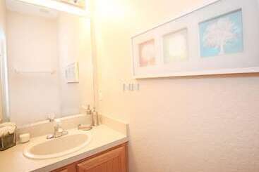 Fv62884 Regal Oaks 4 Bed 3.5 Baths Townhome
