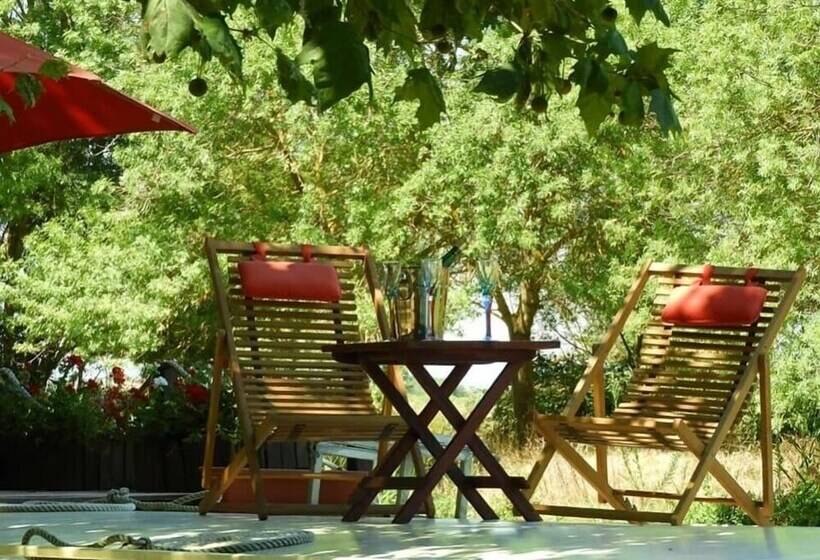 هتل Barge Beatrice Cruises On The Canal Du Midi