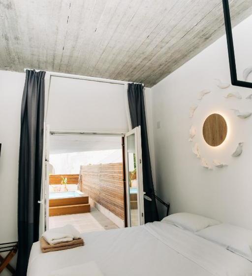 هتل Mesanto Luxury Suites