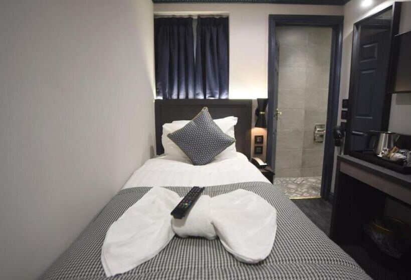 هتل The Pack And Carriage London