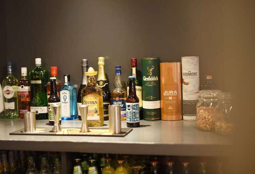 هتل The Pack And Carriage London