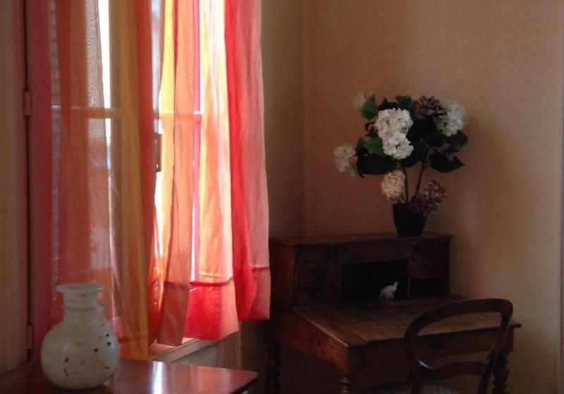 Pensão Chambre D Hôtes Au Coeur De Lisieux