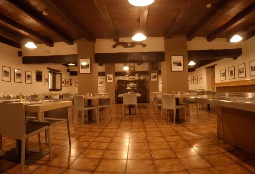 פנסיון Hostal Mendilatz