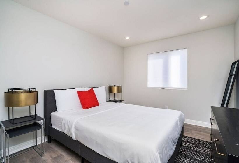 Brand New Luxury 3bdr Townhome In Silver Lake