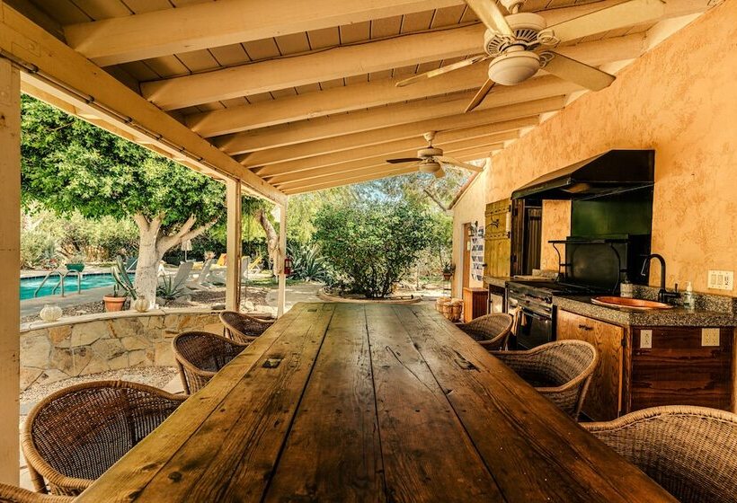 هتل The Good House  Hot Spring Hideaway