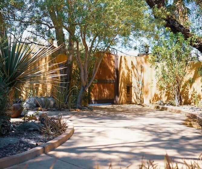 هتل The Good House  Hot Spring Hideaway