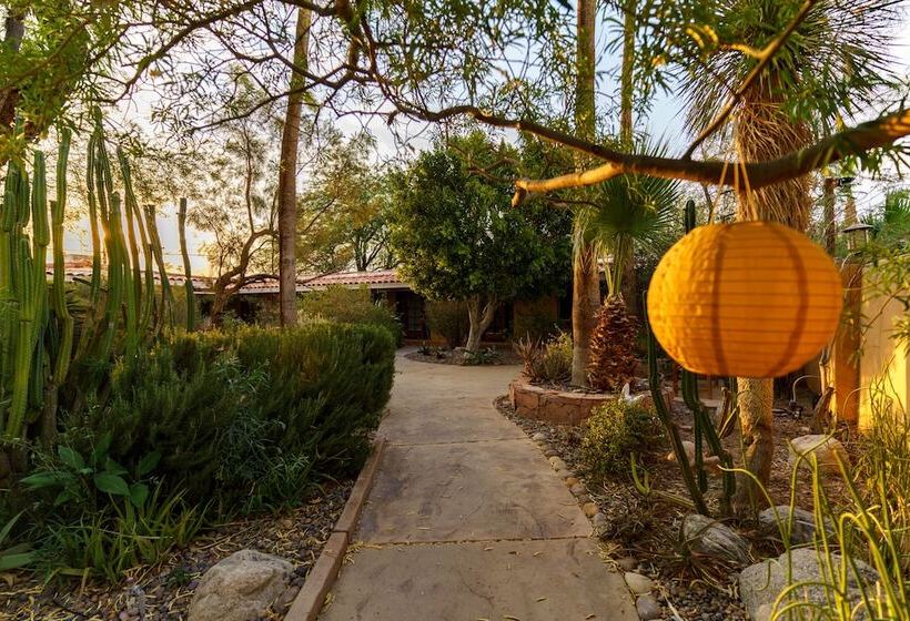 هتل The Good House  Hot Spring Hideaway