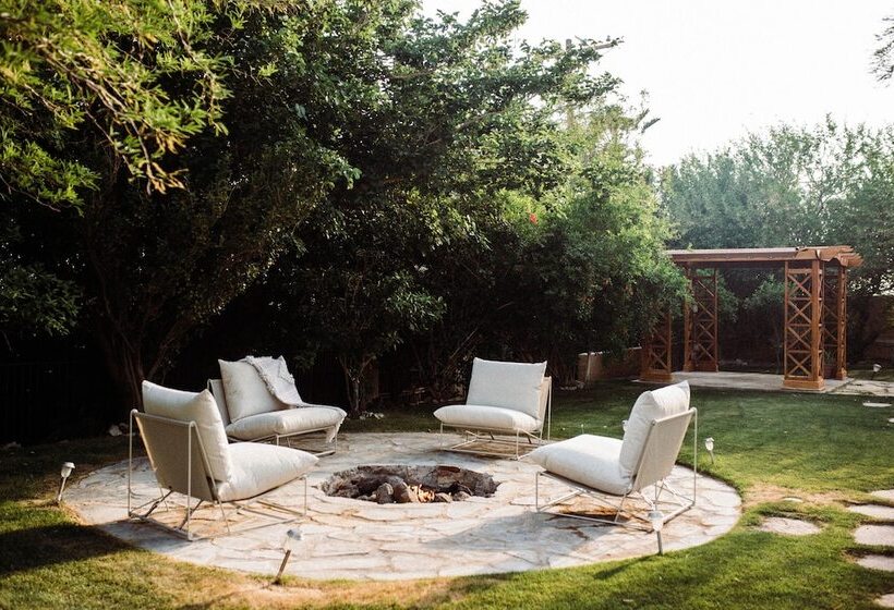 هتل The Good House  Hot Spring Hideaway