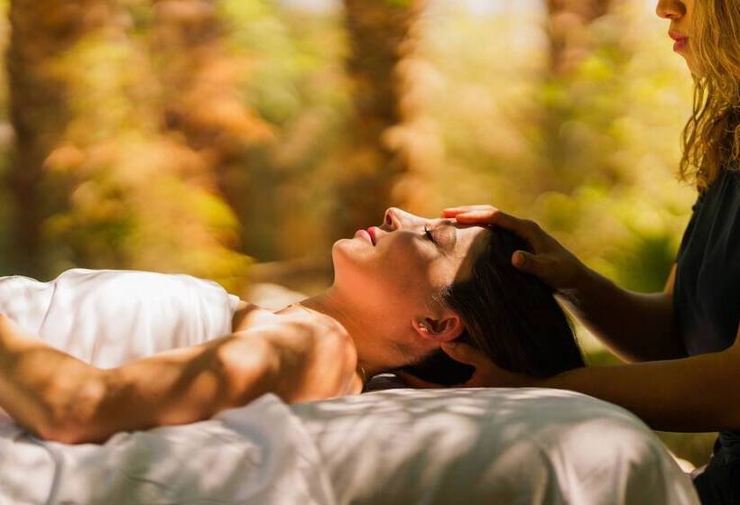 هتل The Good House  Hot Spring Hideaway