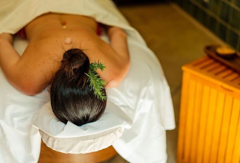 هتل The Good House  Hot Spring Hideaway