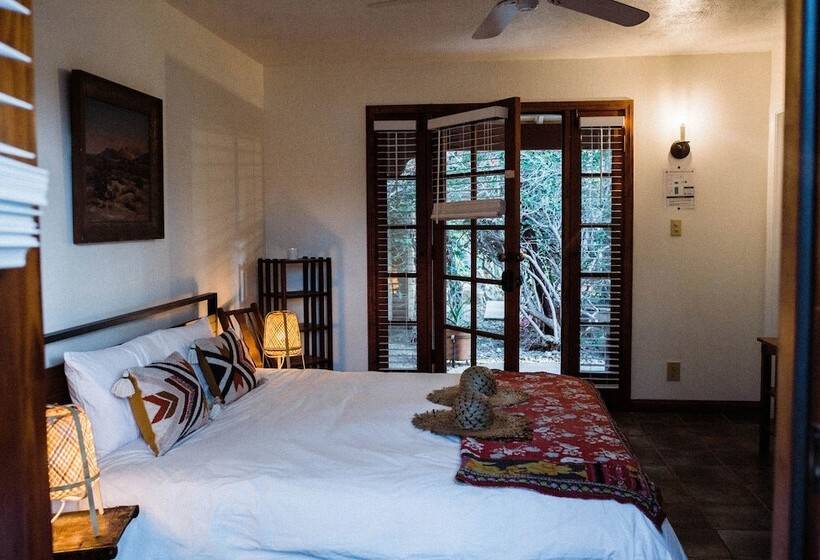 هتل The Good House  Hot Spring Hideaway