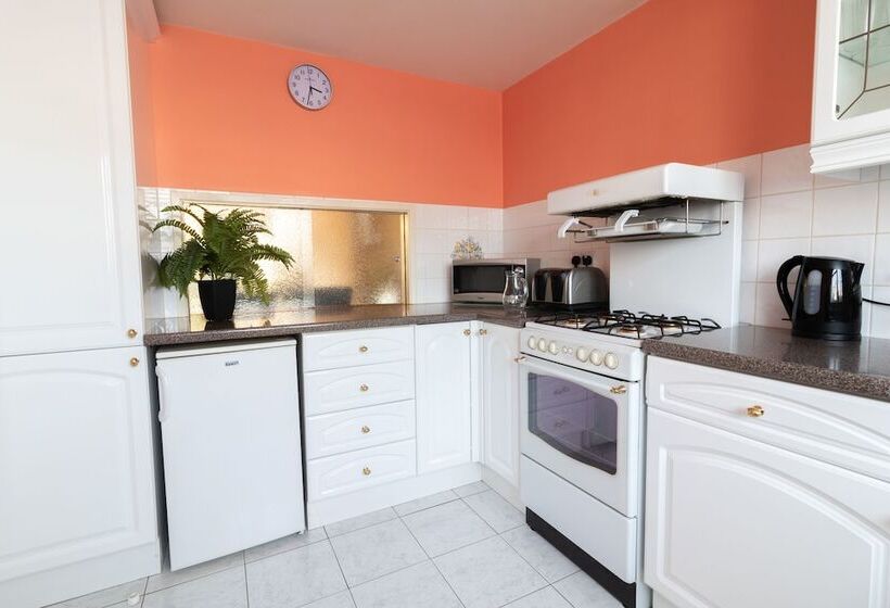 膳宿费 Rivermead Serviced Accommodation