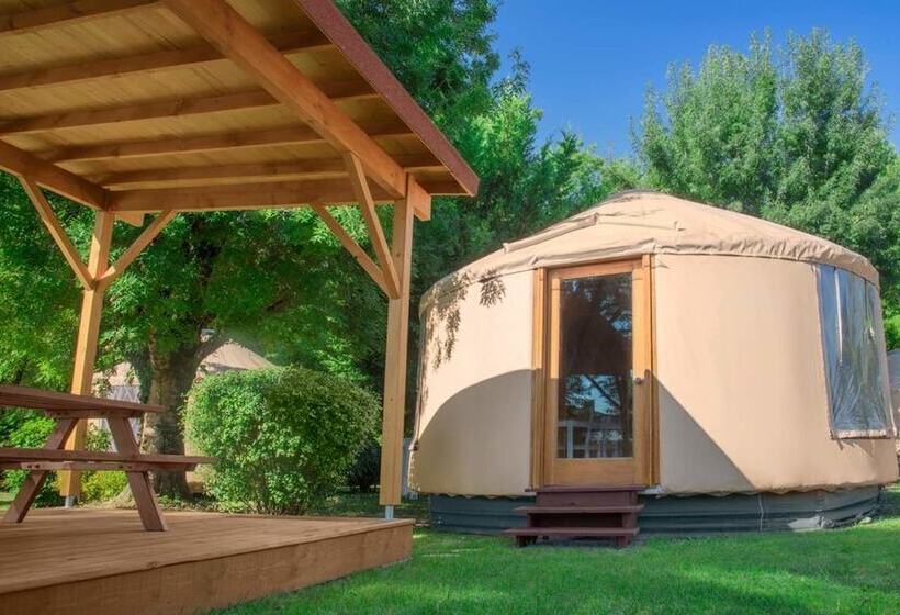 Camping Le Beauvillage   Yourte