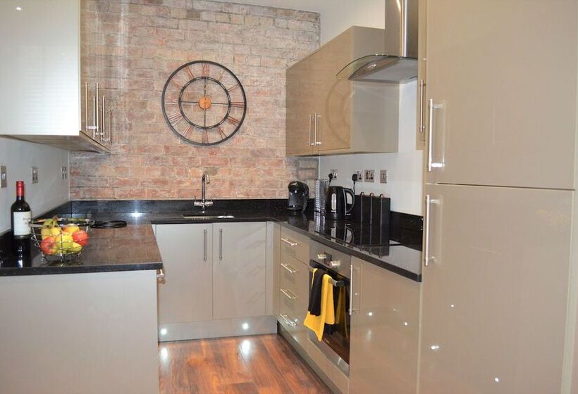 Onpoint Apartments Deluxe Apartment City Centre Ideal Location!