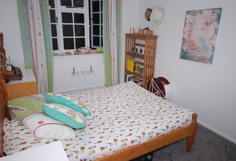 Stylish Central House Next To Castle