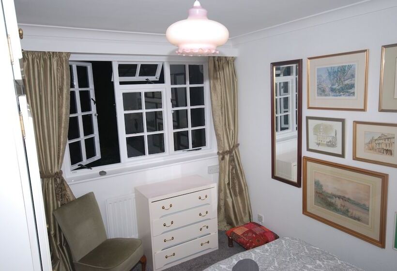 Stylish Central House Next To Castle