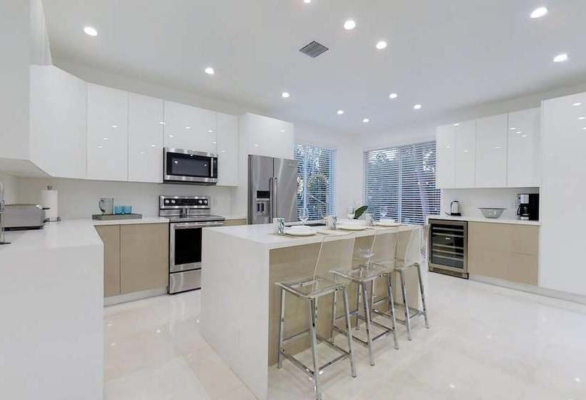 Beautiful Hollywood Beach 4b/r Home W/heated Pool