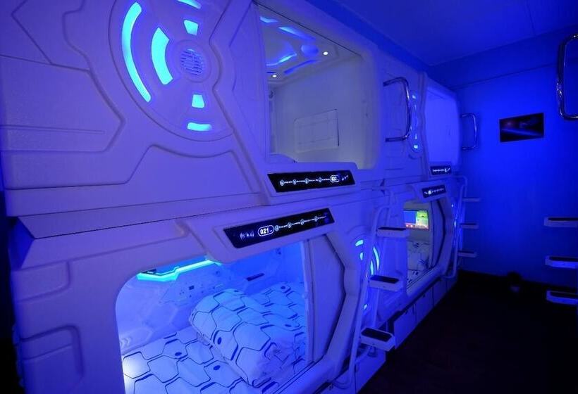 فندق Audrey Capsule Hostel