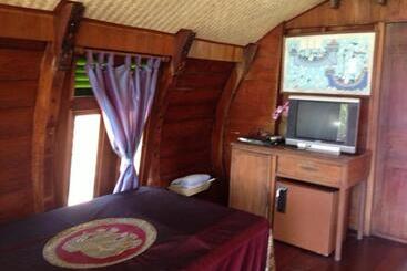 هتل Ayothaya Riverside House