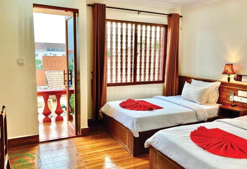 فندق Garden Village Guesthouse & Pool Bar