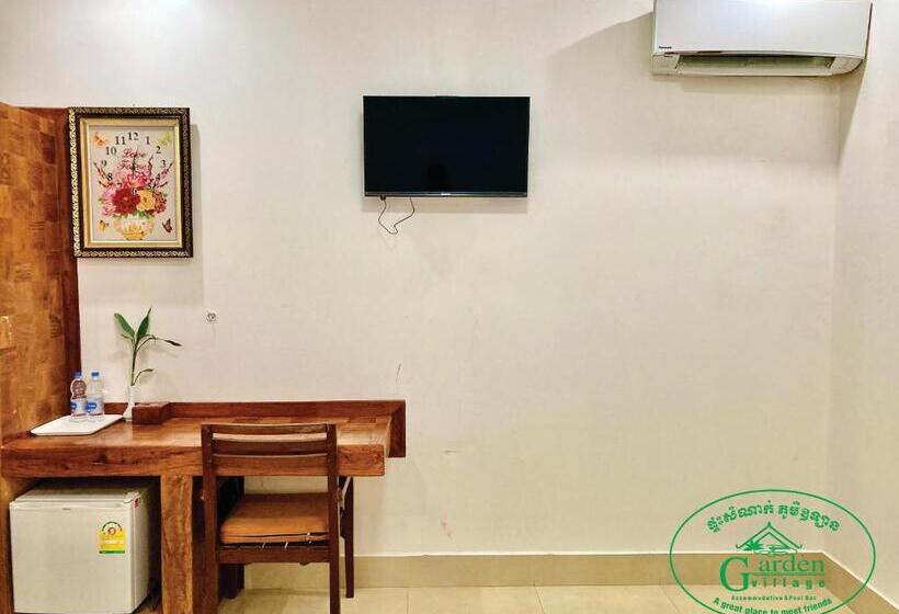 فندق Garden Village Guesthouse & Pool Bar