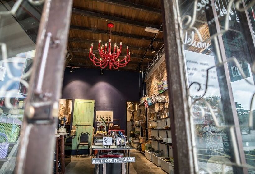هتل The Marian Boutique Lodging House