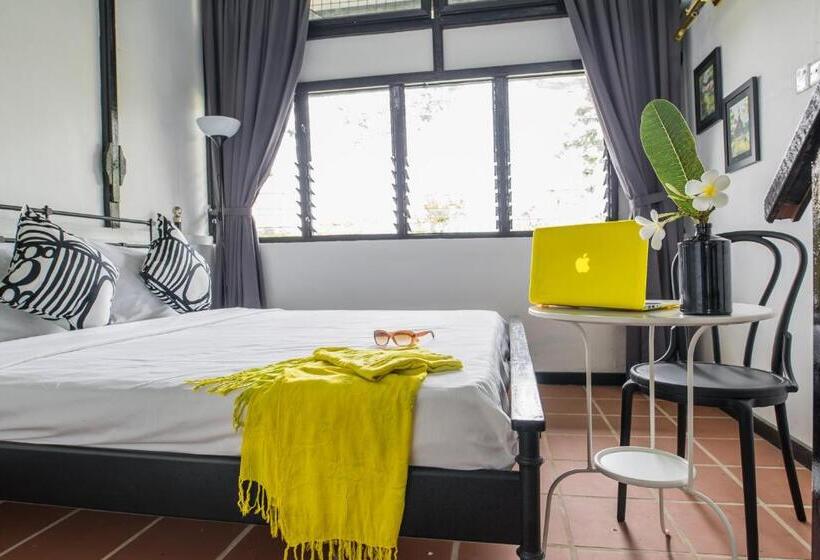 هتل The Marian Boutique Lodging House