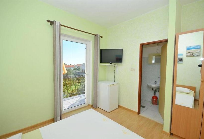 Apartment And Rooms Ivana