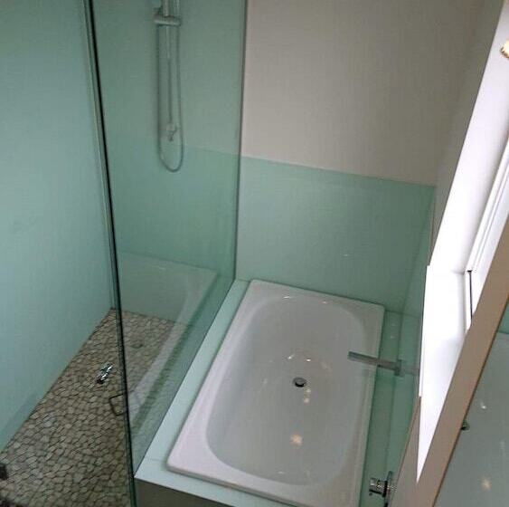 Paradise Escapes 001