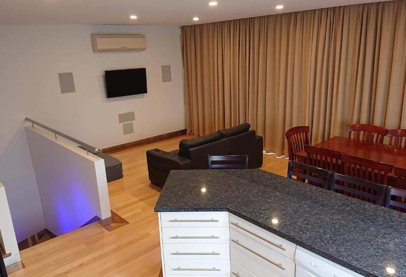 Paradise Escapes 001