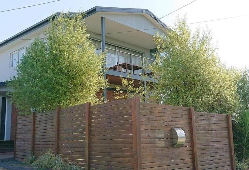 Paradise Escapes 001