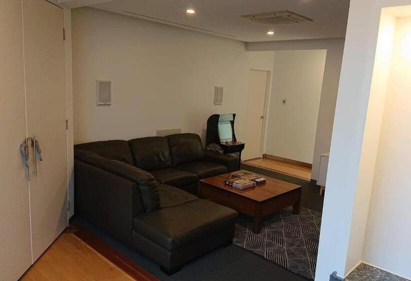 Paradise Escapes 001