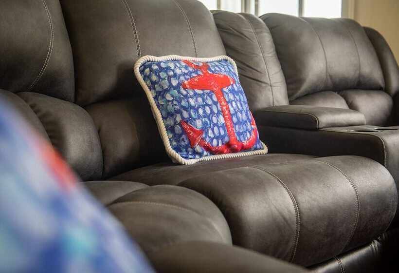 Great Escape   Cannonvale