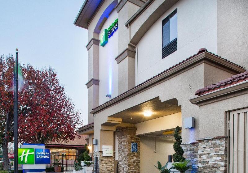 Hotel Atherton Park Inn And Suites