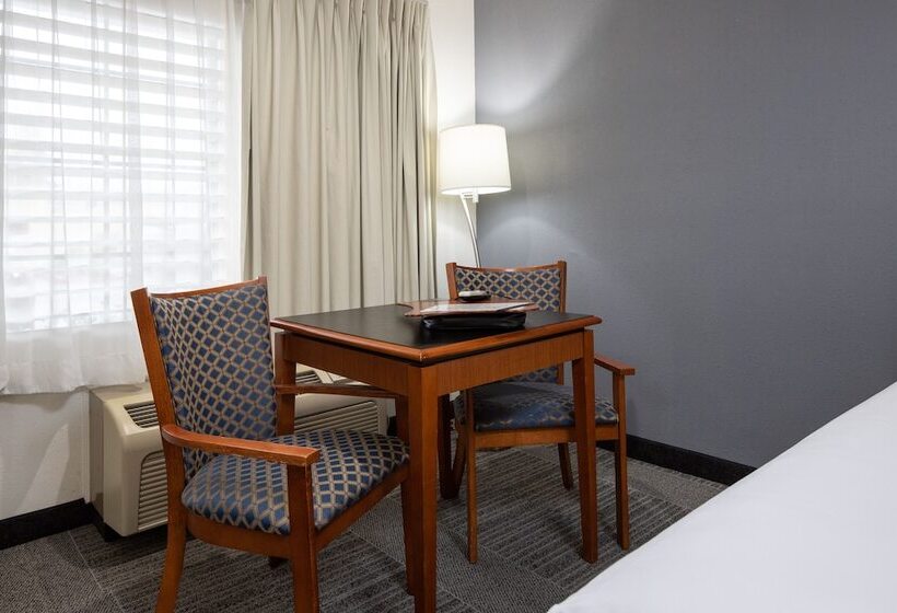 هتل Atherton Park Inn And Suites