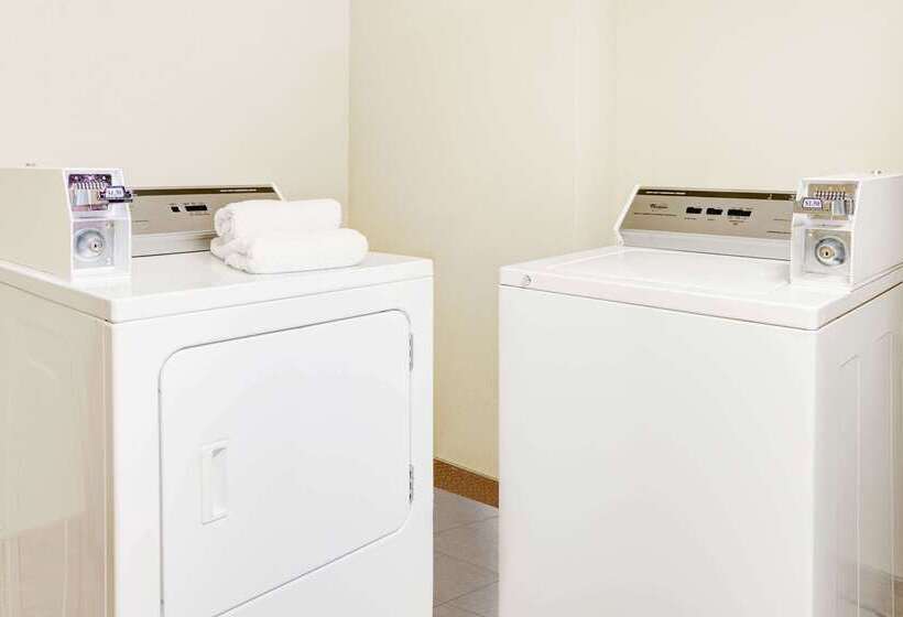 هتل Baymont By Wyndham Dallas/ Love Field