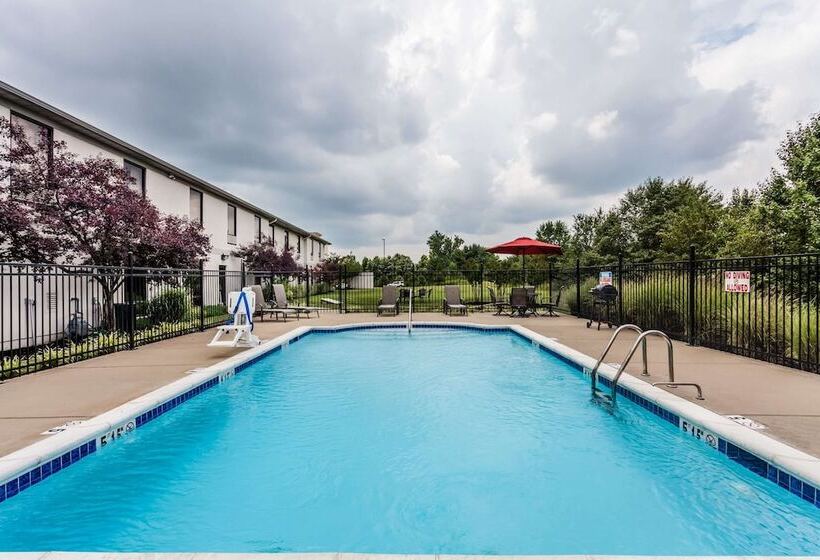 هتل Baymont By Wyndham Madisonville
