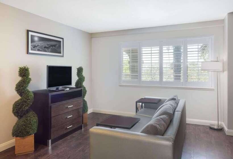 هتل Baymont By Wyndham Modesto Salida