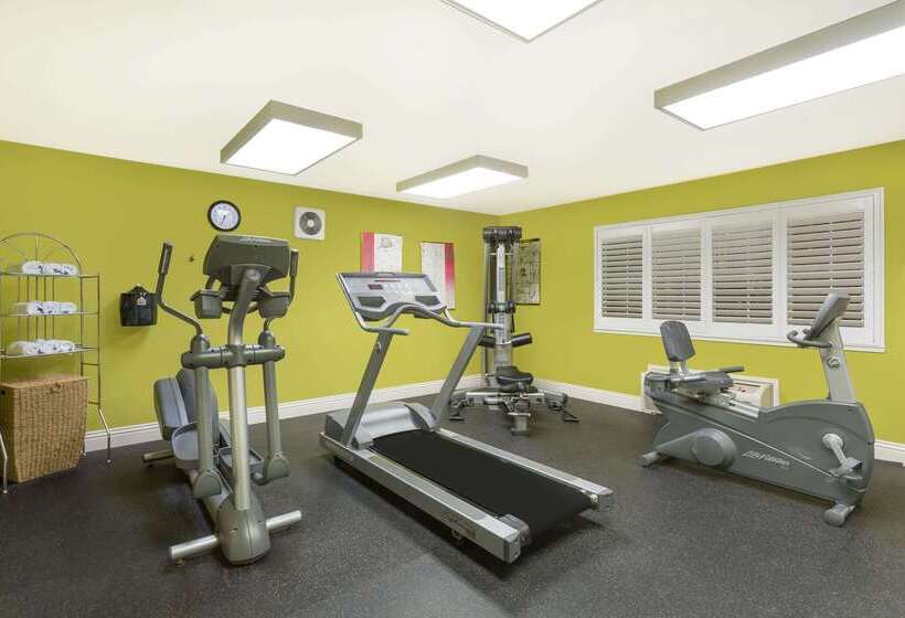 هتل Baymont By Wyndham Modesto Salida