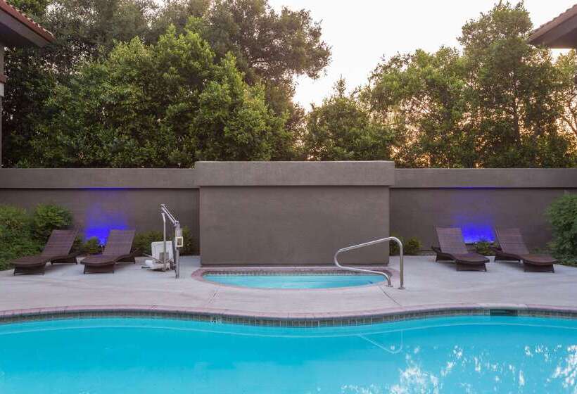 هتل Baymont By Wyndham Modesto Salida