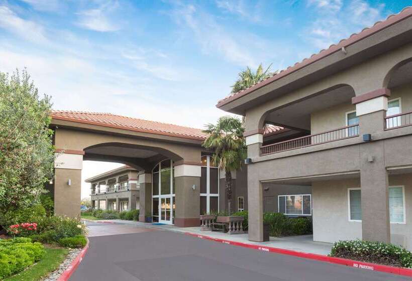 هتل Baymont By Wyndham Modesto Salida