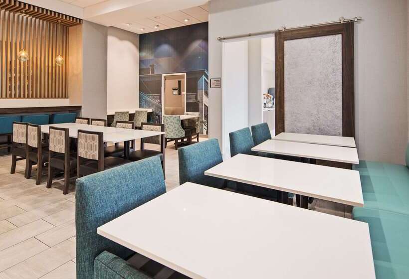 ホテル Best Western Plus Wilkes Barrescranton Airport