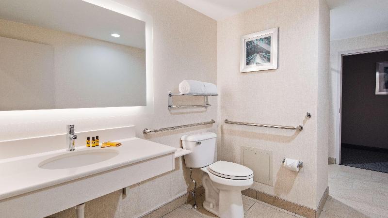 ホテル Best Western Plus Wilkes Barrescranton Airport