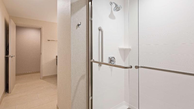 ホテル Best Western Plus Wilkes Barrescranton Airport
