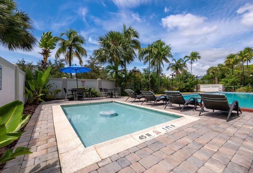 هتل Best Western Plus North Miami Bal Harbour